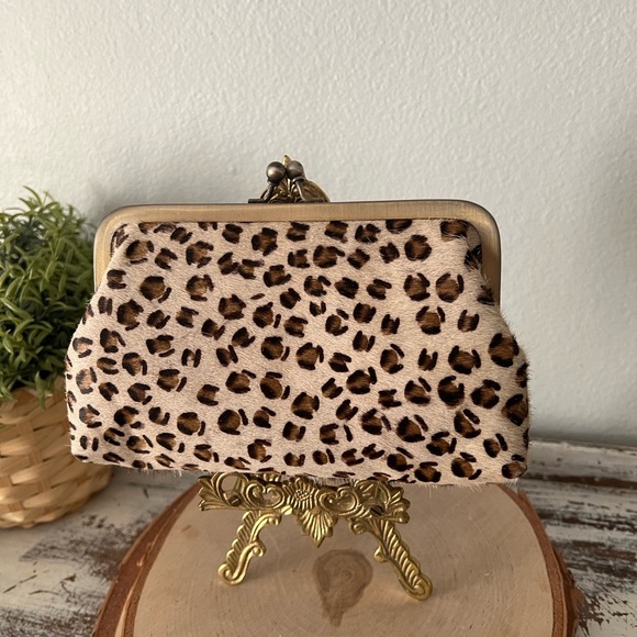 Vintage Hair on Hide Leather Leopard Animal Print Kiss Lock Clutch Handbag Purse - Picture 2 of 7